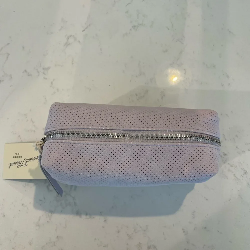 NWT Universal Thread Pouch - Picture 2 of 3